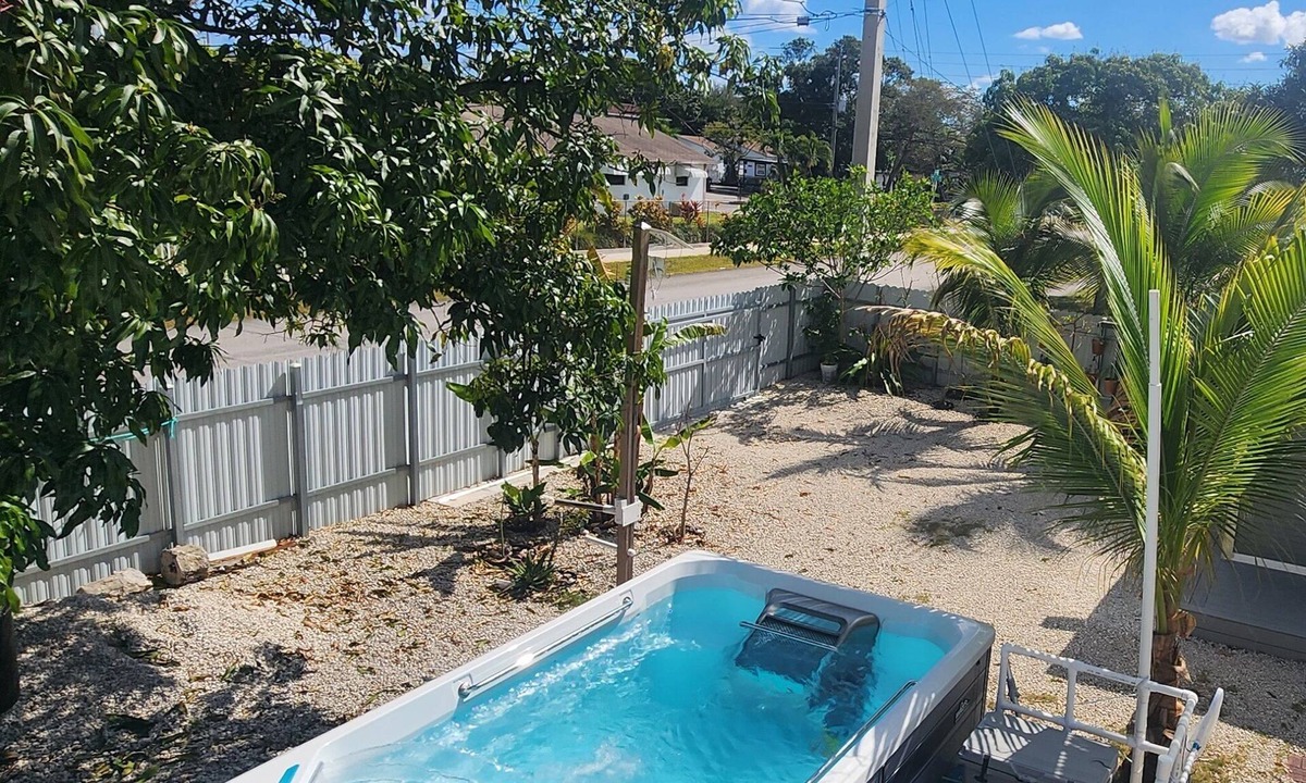 West Park House | Private room with pool(hot water and spa)