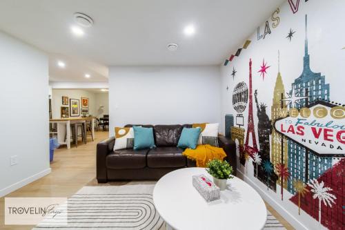 West Edmonton House | Private Suite near West Edmonton Mall with Full Kitchen, Game Lounge & In-Suite Laundry
