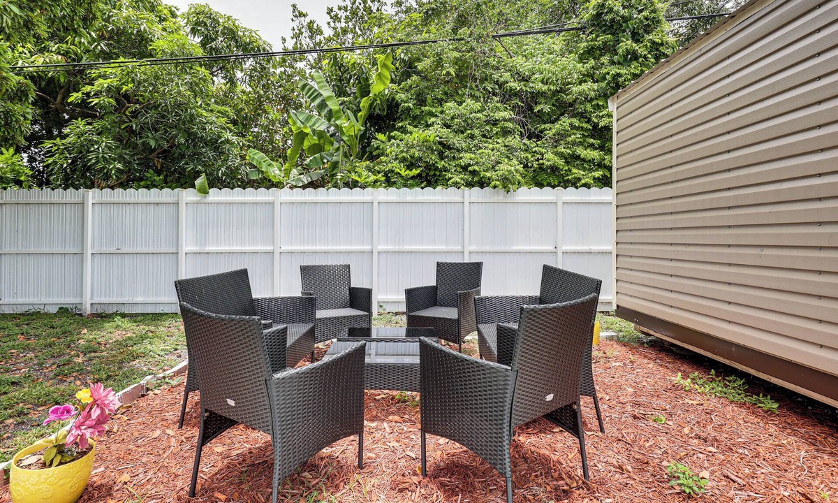 Seybold House | Private Yard! Retreat 6 Mi to Hard Rock Stadium