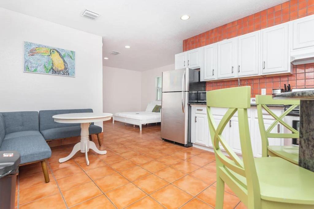 Lantana Apartment | Quaint Studio Minutes From The Ocean & Shopping