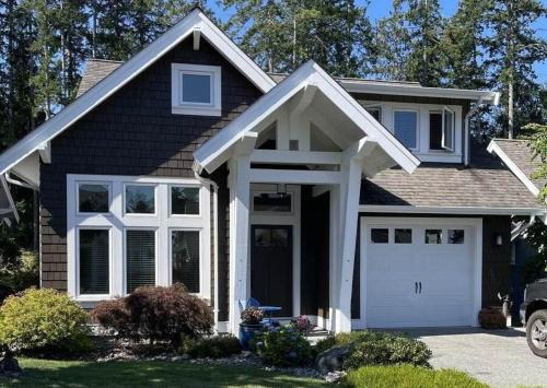 Regional District of Nanaimo Villa | Qualicum Landing Paradise