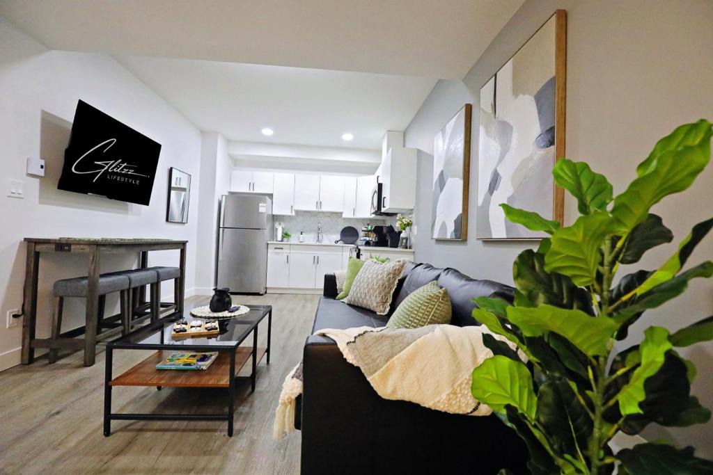 Southwest Edmonton House | Queen Suite 20 Min from YEG Airport with Disney+