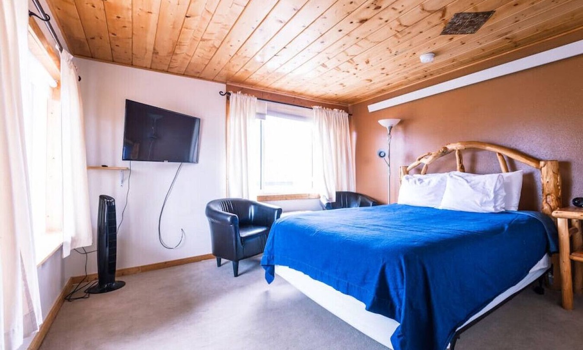 Centennial Apartment | Queen Suite in Historic Centennial Hotel