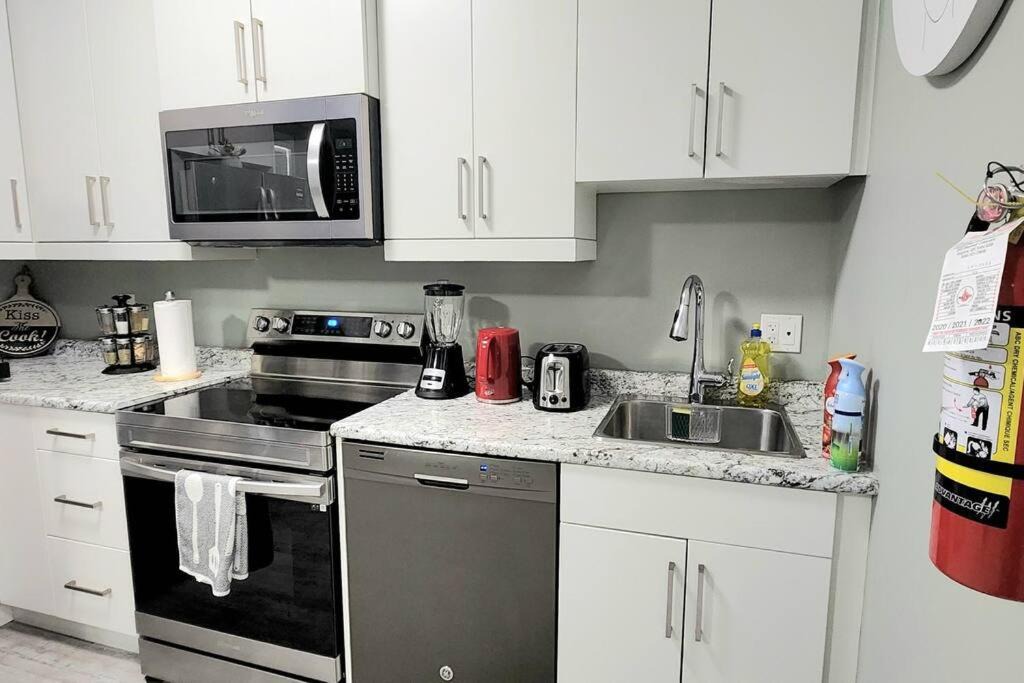 Regina Apartment | QUIET & COZY MODERN SUITE CLOSE TO RCMP