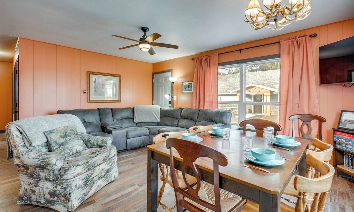 Tomahawk Cabin | Quiet Lake Nokomis Cabin, 8 Mi to Dtwn Tomahawk!