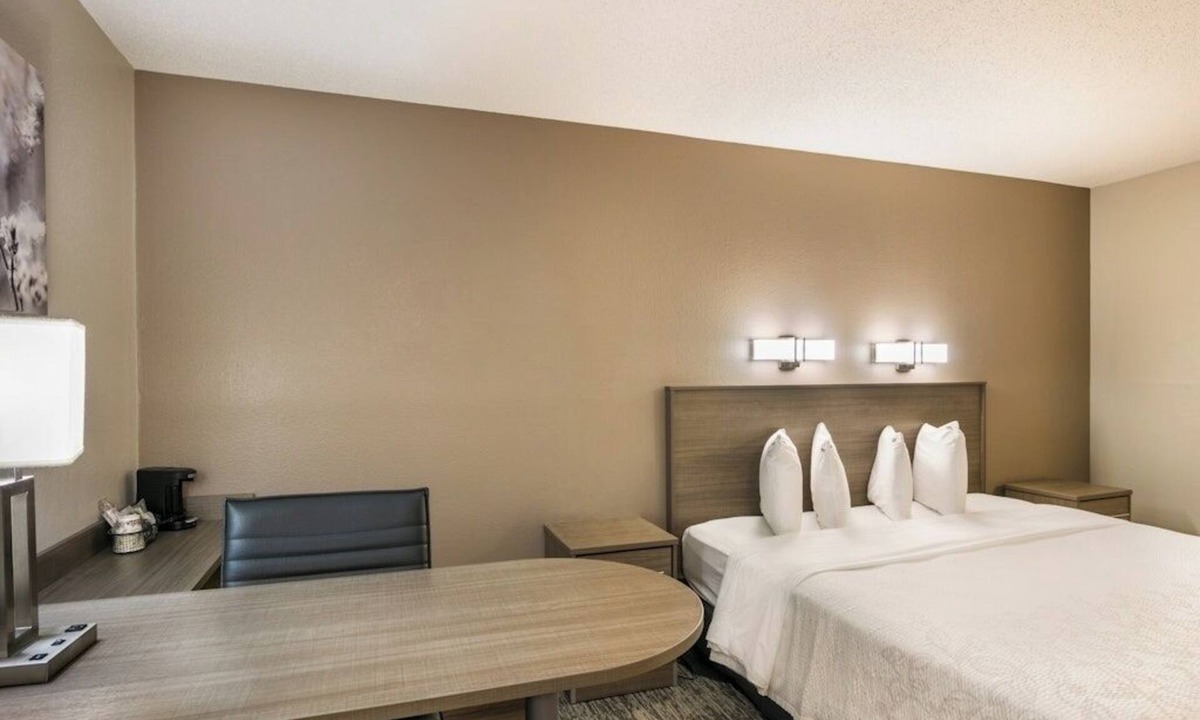 Saugus Hotel | Quiet & Modern Stay Perfect for Exploring Near Peabody Historical Society