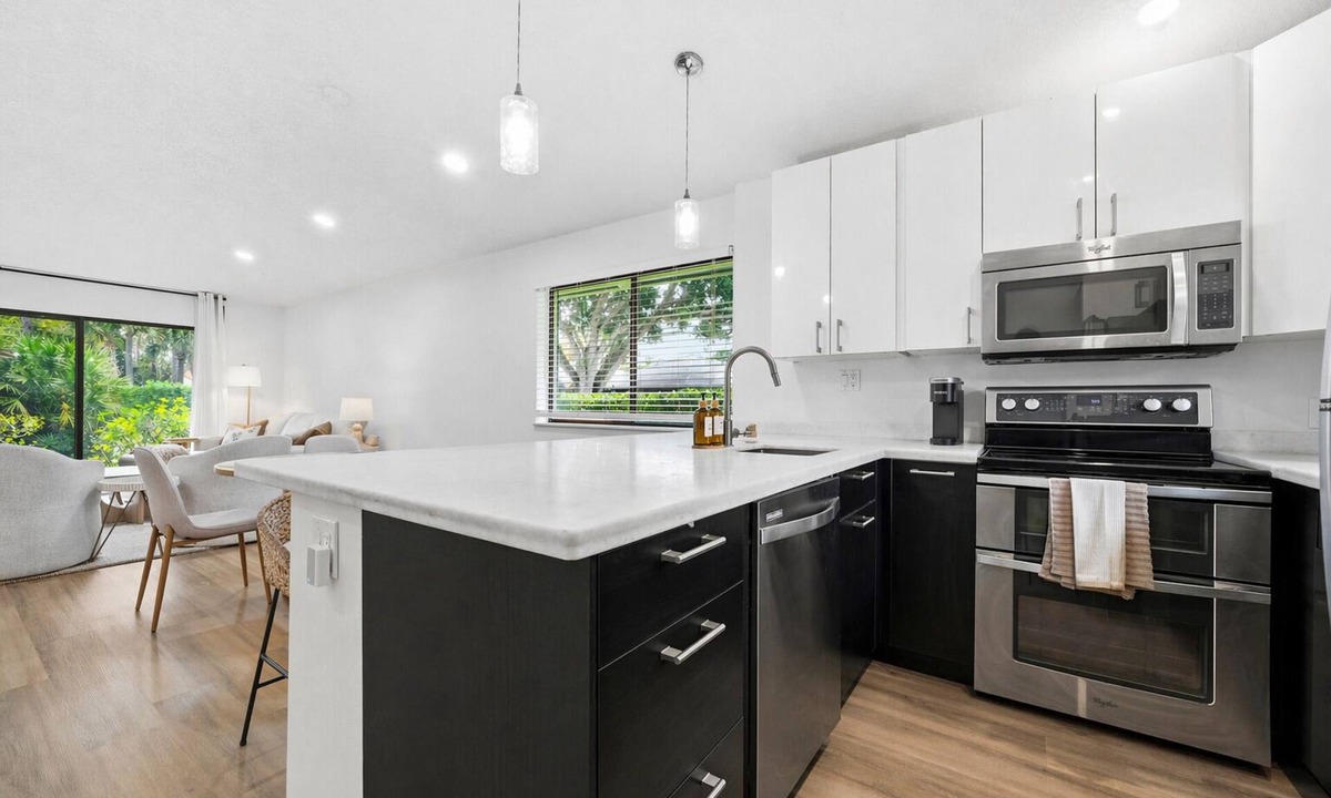Hunt Club Cottage | Quiet PGA Retreat: Bright, Modern Cottage Near World-Class Golf