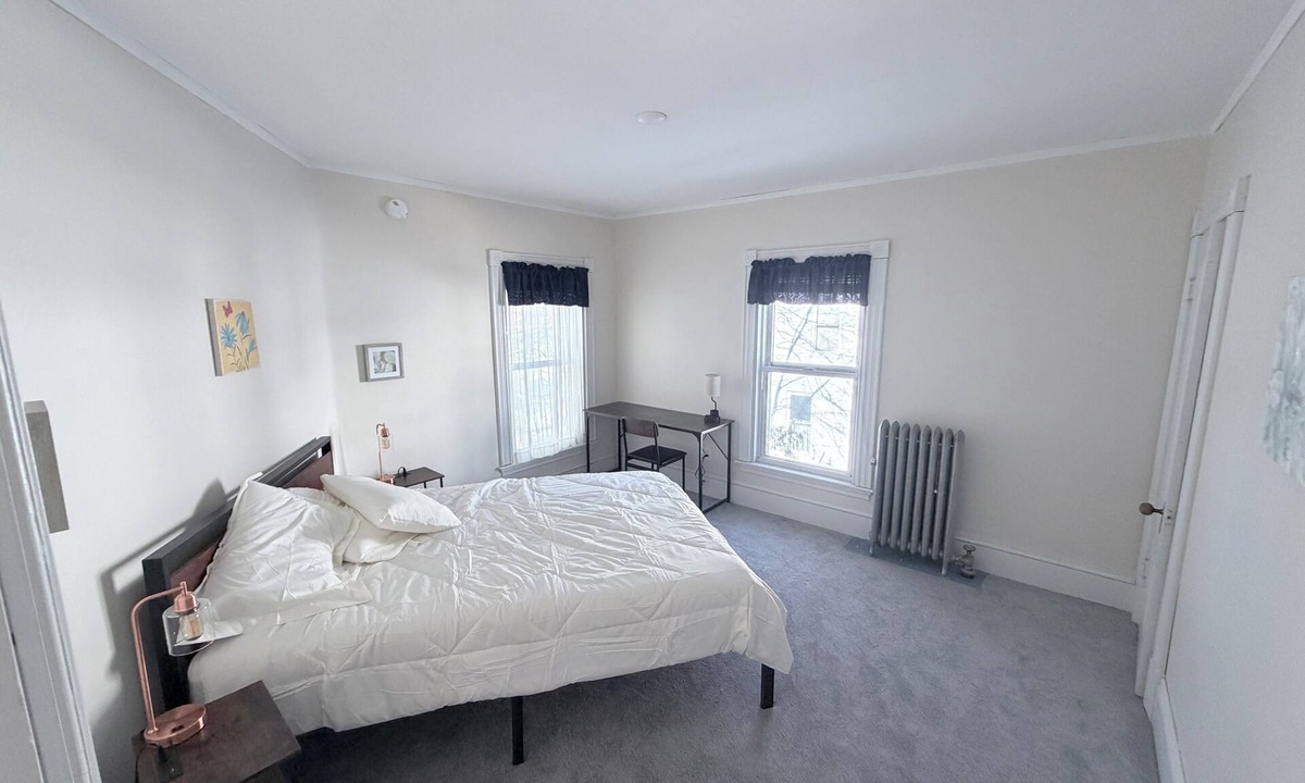 Bangor Apartment | Quiet Private 2 Bedroom Apartment