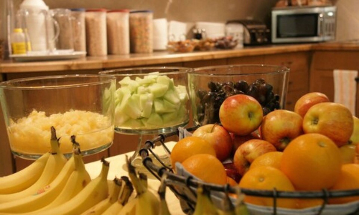 Camrose Hotel | R & R Inn & Suites