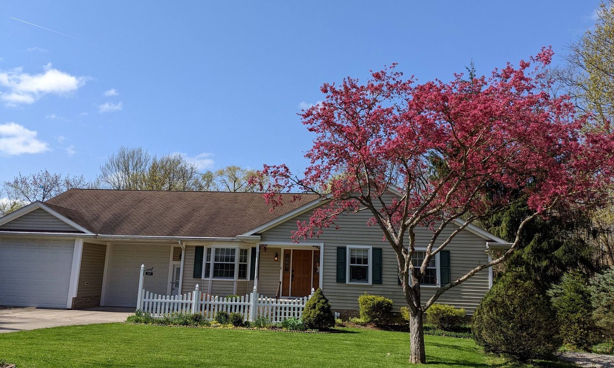 Amherst House | Ranch, wooded lot - near Cedar Point , Lake Erie, Oberlin College, Wineries, Cle