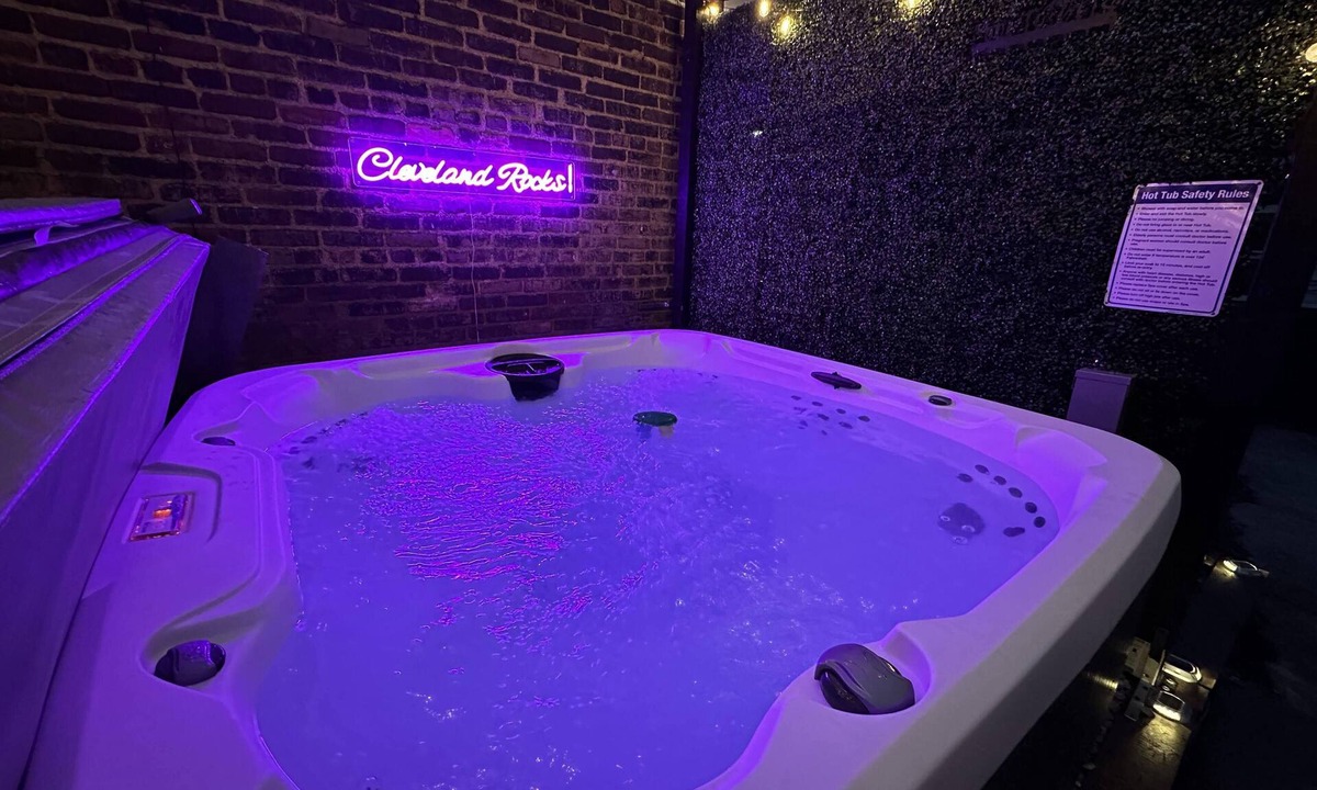 Cleveland Apartment | Rare Cleveland Apt: Heart of Little Italy! With Sauna & Hot Tub!