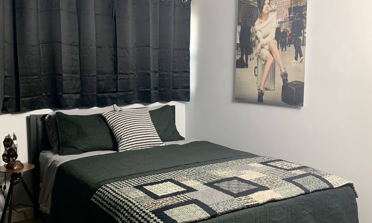 Southside Cottage | Red Door Cottage in West Palm Beach is a Hidden Gem