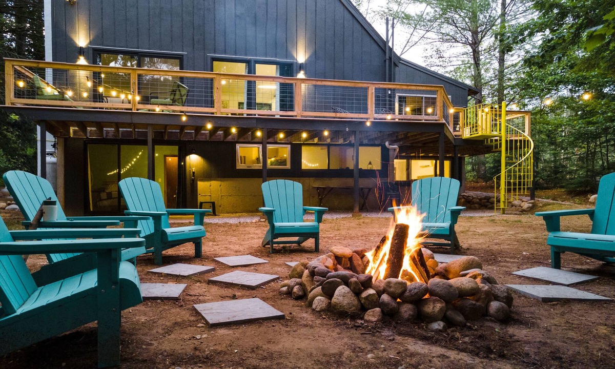 Bartlett Ski Chalet | Refreshed 1970's Chalet - Perched on the Saco River. Minutes to Attitash.