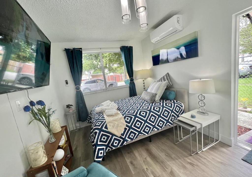 Flagami Apartment | Relax 521- at the side