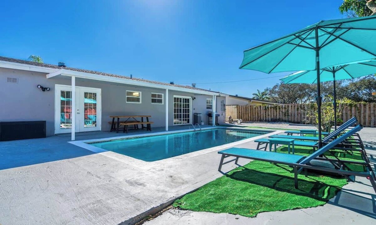 Driftwood House | Relax & Play Hollywood Private Pool Home & Arcade