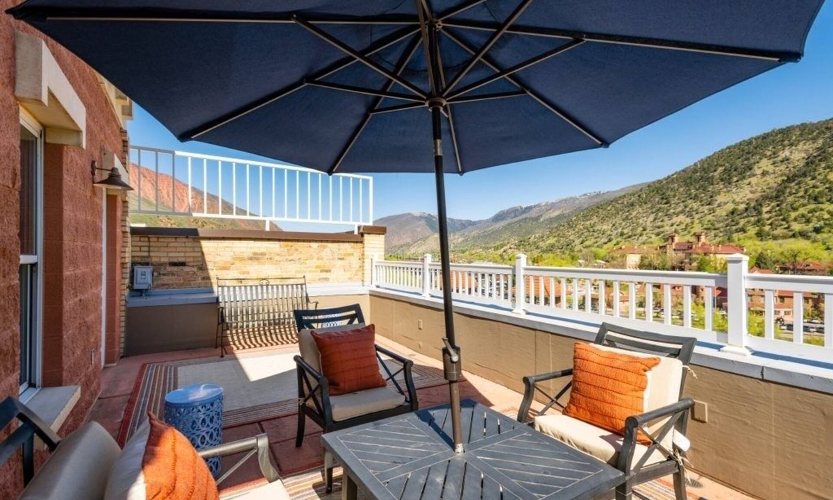 Glenwood Springs Hotel | Relaxing Boutique Stay Near Historic Anderson Landmarks