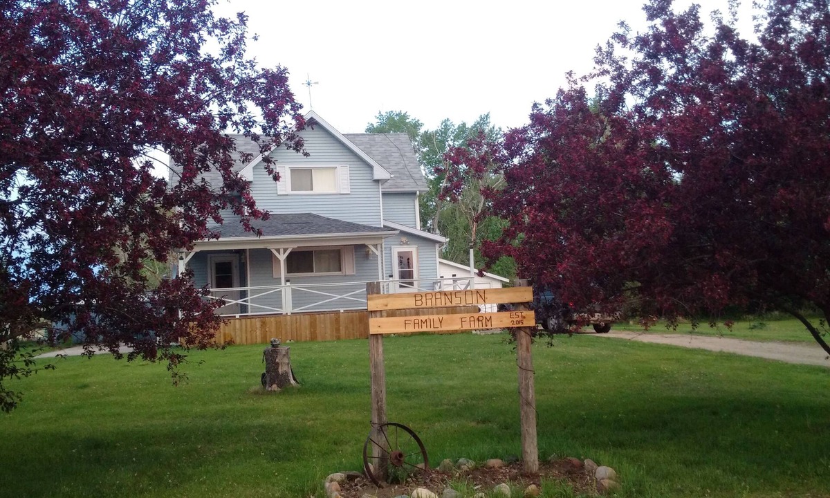 Morse House | Relaxing Prairie Farm House for Travelers, Birders and Hunters