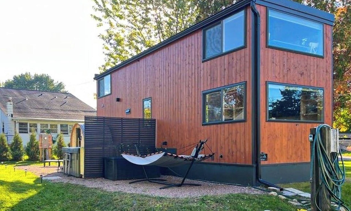 Malletts Bay House | Relaxing spa-like tiny house w/hot tub, sauna, beach access, dog-friendly