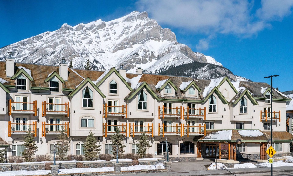 Banff Hotel | Relaxing Stay in Banff! Lovely Superior King Room
