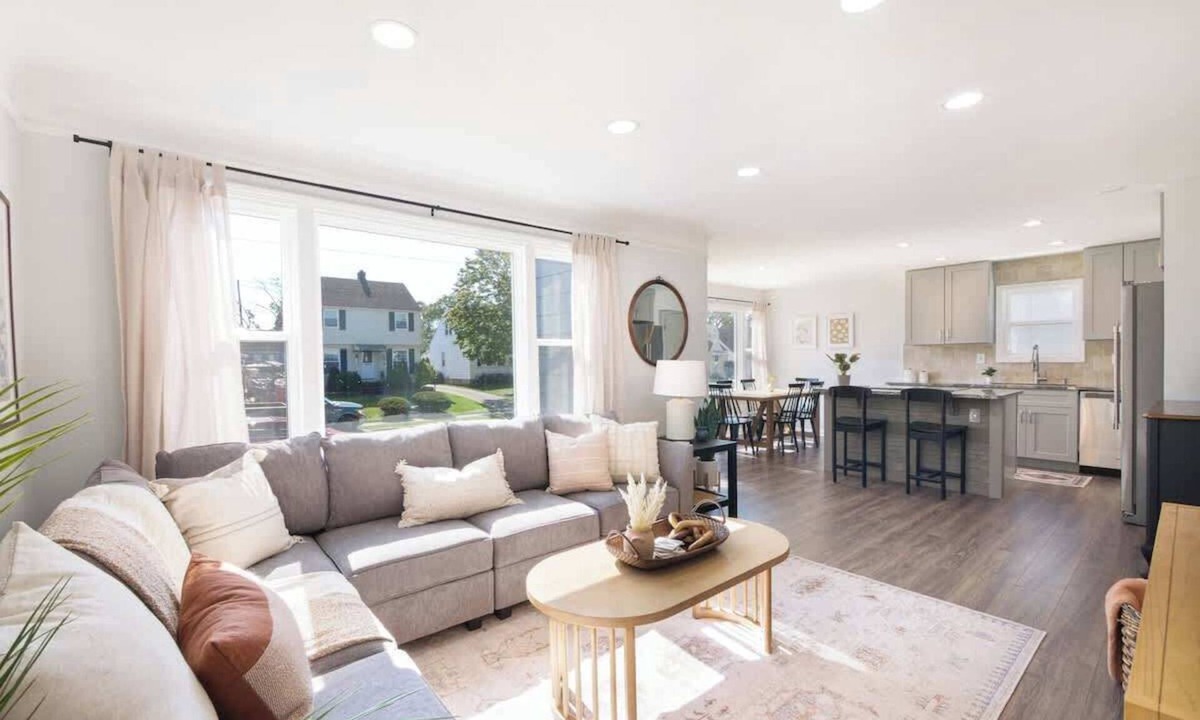 Parma House | Remodeled 4 Bedroom With a Game Room!