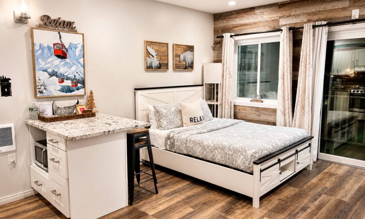Lincoln Condo | Remodeled Studio | Indoor Pool & Hot Tub | Granite Kitchen | Near Loon Mtn