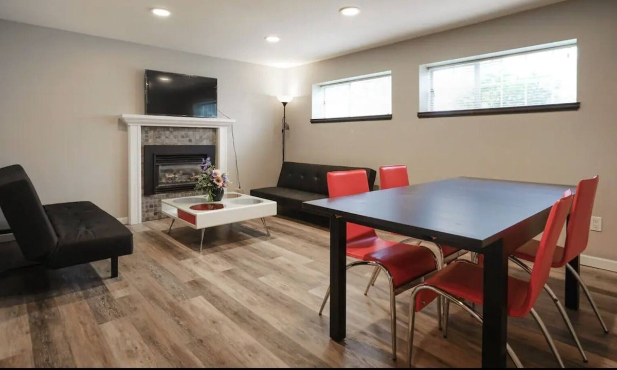 Coquitlam House | Remodelled 3 bdrm guest suite