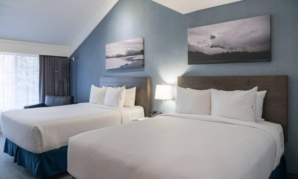 Banff Hotel | Renovated in 2019! Upscale Superior Room in Banff