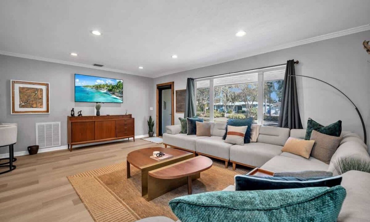 Beachway Estates House | Renovated Sunnyside Escape in Pompano w/Pool!