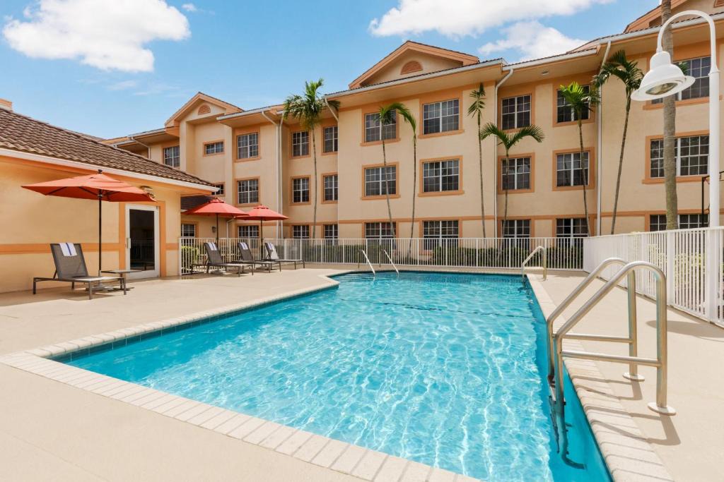 Villages of Palm Beach Lakes Hotel | Residence Inn by Marriott West Palm Beach