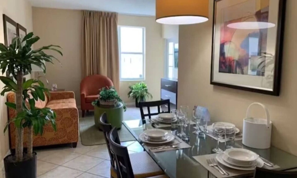 Weston Resort | Resort with 1 bedroom and AC in wonderful garden city of Weston