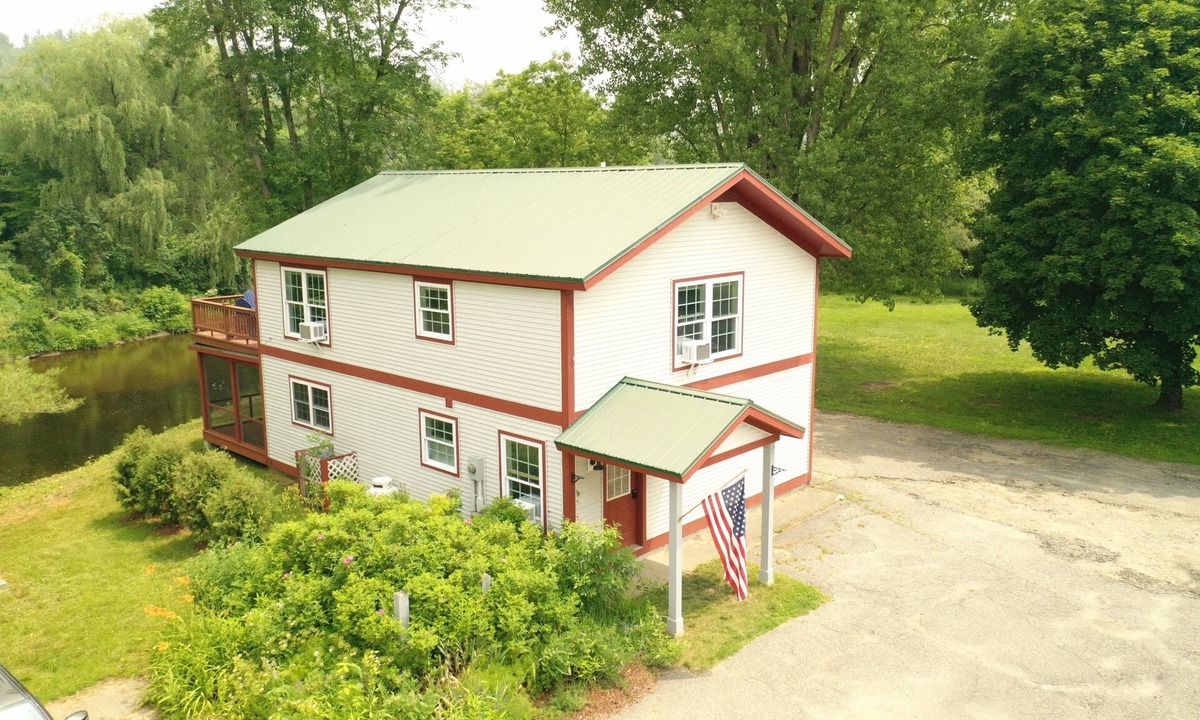 Johnson House | Retreat On The River At Johnson Woolen Mills Store