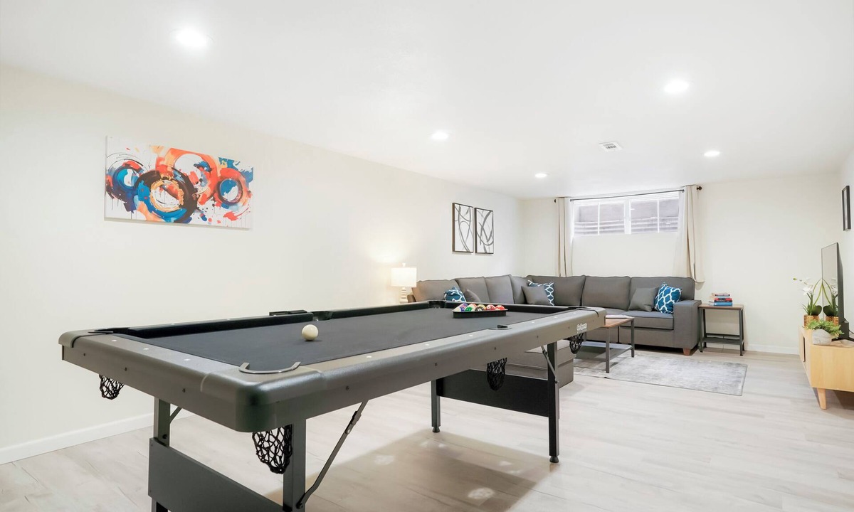 Aurora House | Revere Game House w/Pool Table, Sleeps 14