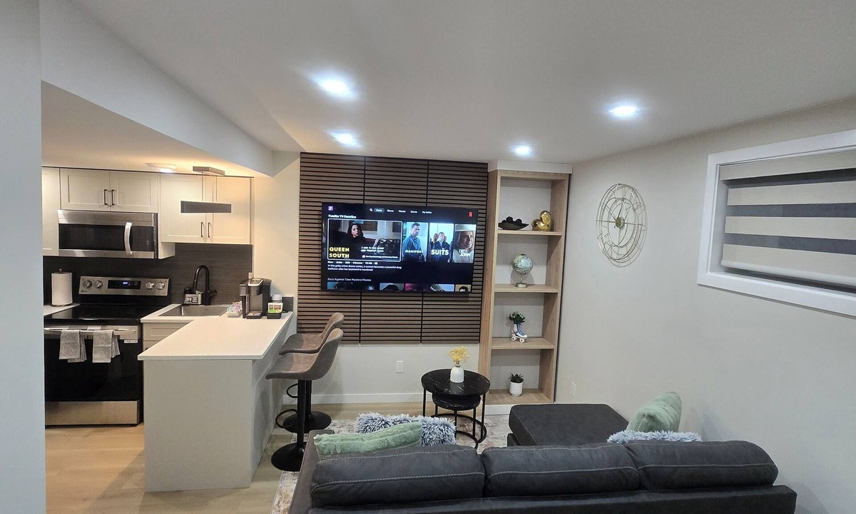 Saskatoon Apartment | Rhote's Luxury in Saskatoon. Sleek 1-Bedroom | Modern Comforts | Prime Location