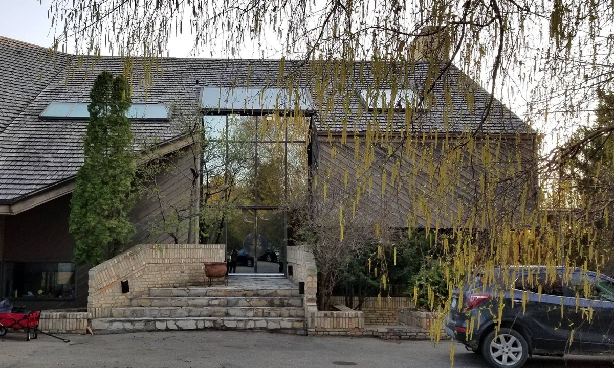 Saskatoon Villa | River Front Mansion Minutes with indoor heated pool and hottub