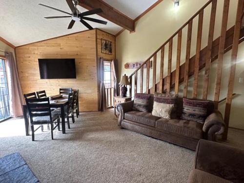 Red River Apartment | Riverbend #1 Full - Resort On The River