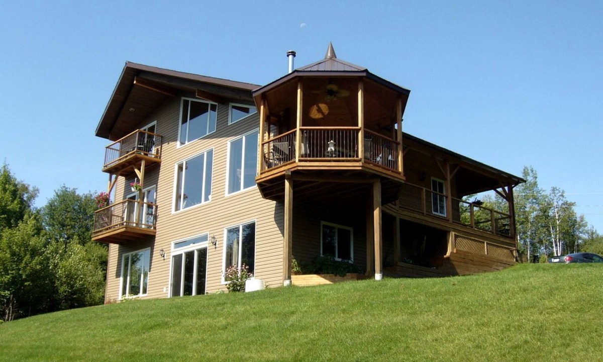 Kingsclear Villa | Riverfront Bed and Breakfast Suite in New Brunswick, Canada