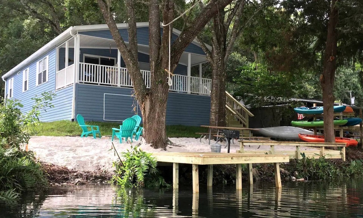 Survey Creek Cottage | Riverfront Cottage with Nice Vistas in Weeki Wachee, Florida