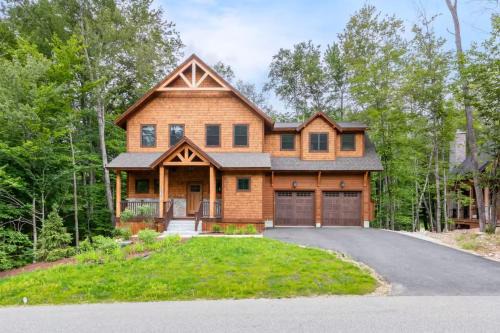 Lincoln House | Riverfront Luxury at Loon Mtn Hot Tub Fire Pit