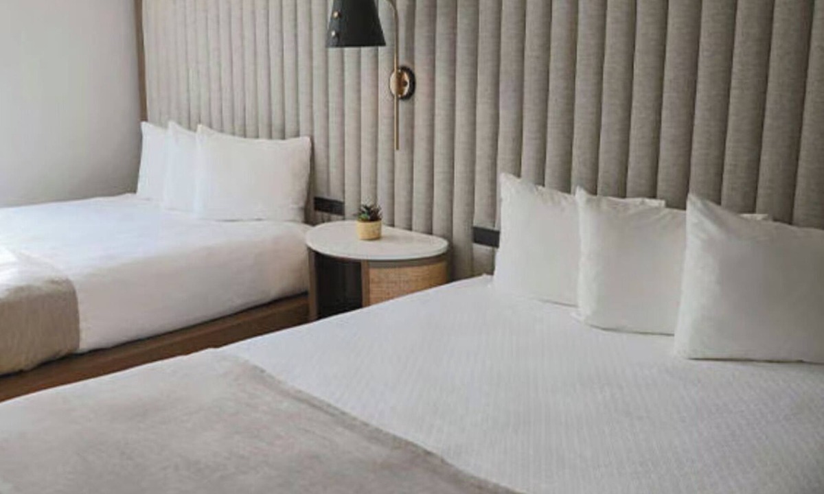 Beverly Heights Hotel | Riverside Hotel | 2 Queen Beds | Heated River Pool, Yacht-Watching | 2 Units