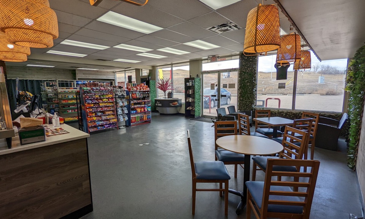 Medicine Hat Hotel | Riverside Motel & Suites