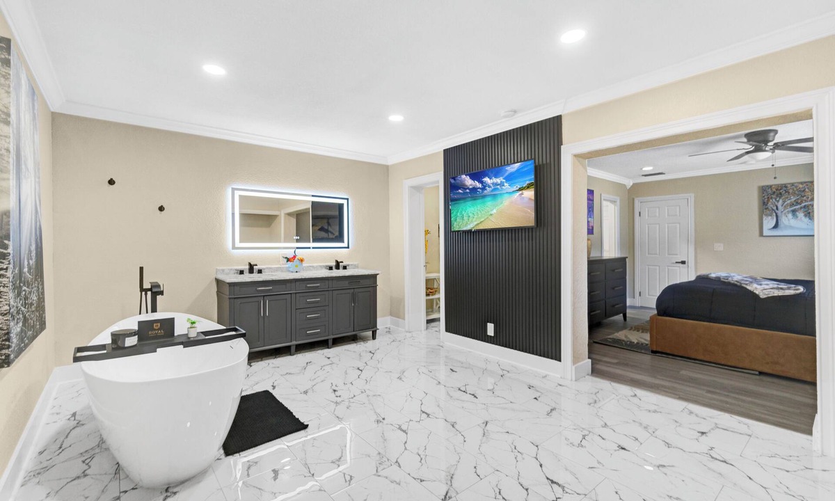 Miami Gardens House | RJ Home Away From Home, LLC