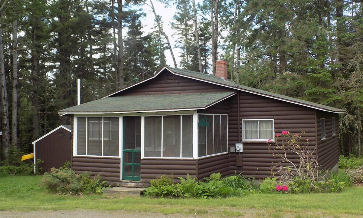 Rangeley House | RM 9 - Cozy Rangeley Manor Cottage sleeps 4