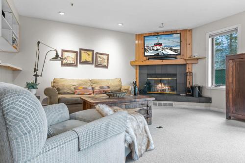 Moose Wilson Road Apartment | RMR: Balsam Lodge B4 Condo in The AspensWilson WY