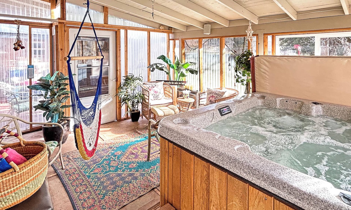 Glenwood Springs House | Roaring Fork Retreat Hot Tub Pet-Friendly