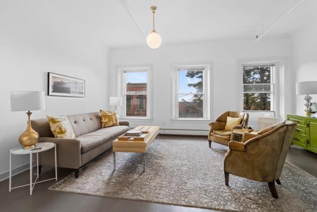 Rockland House | Rockland Central, downtown walk to everything!