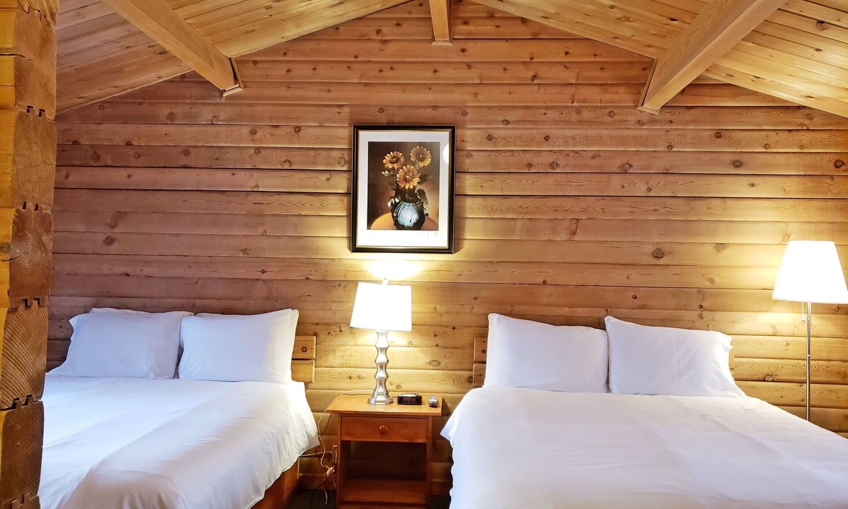 Valemount Hotel | Rocky Inn