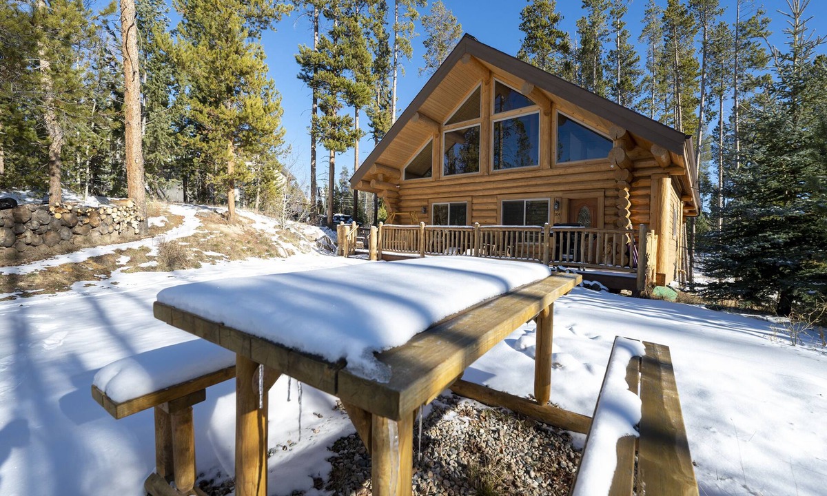 Grand Lake Cabin | Rocky Mountain cabin w/fireplace & deck