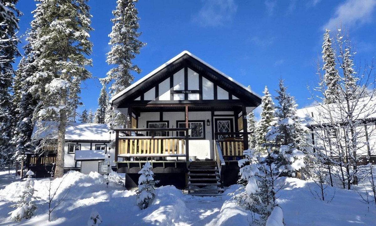 Nordegg Cabin | Rocky Mountain Cottage Rental for Four near Banff, Alberta