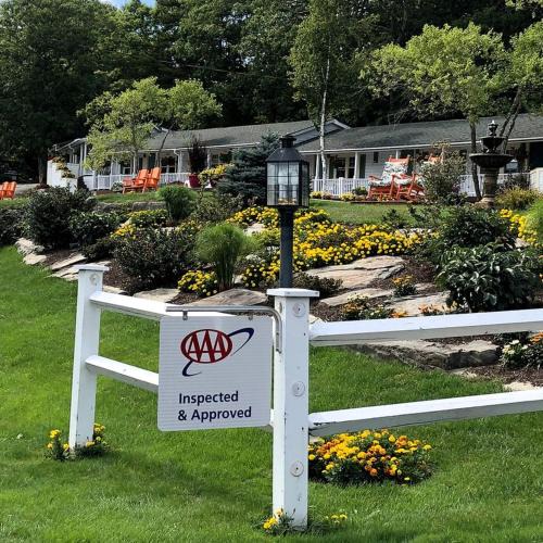 Lincolnville House | Romantic Getaway Accommodation Overlooking West Penobscot Bay in Maine