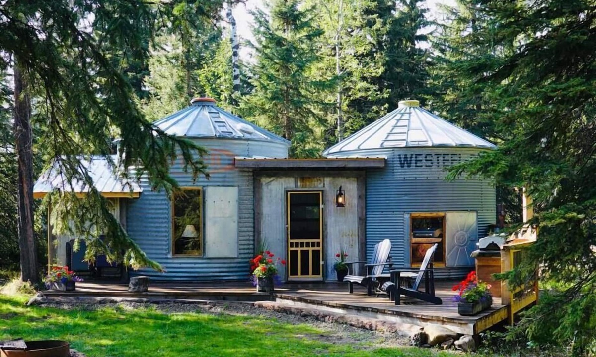 Waiparous Village Cabin | Romantic Retreat in Tin Bins Cabin